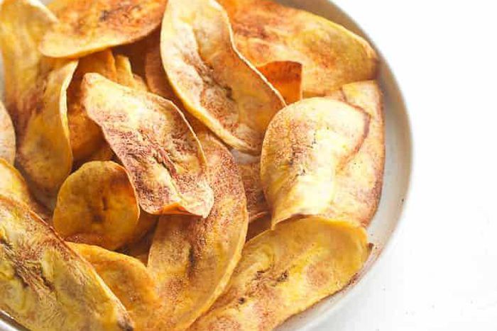 Baked plantain chips