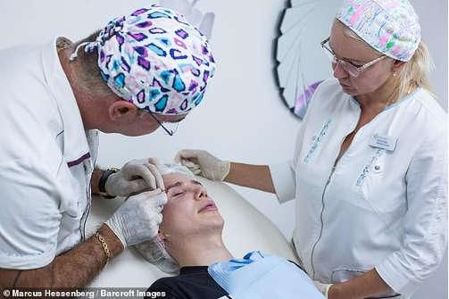 Oli London durimg surgery
