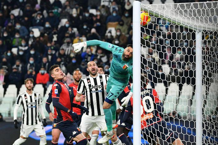 Juan Cuadrado scored straight from a corner as Juventus beat Genoa