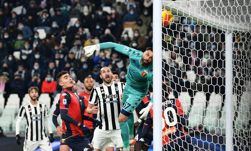 Juan Cuadrado scored straight from a corner as Juventus beat Genoa