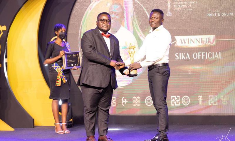 Sikaofficial wins Outstanding Blogger Of The Year Award at 2021 National Communications Awards