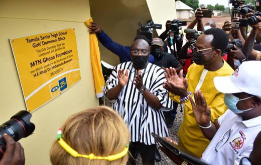 The Vice President of Ghana, the South African High Commissioner to Ghana and CEO of MTN Ghana unveils the plaque