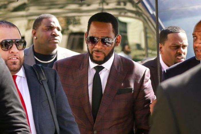 R.Kelly was transported to a New Jersey court where his hearing would take place from where he was locked up in Chicago. However, his lawyer says since the transfer, he has not been able to get a hold of him [ViceNews]