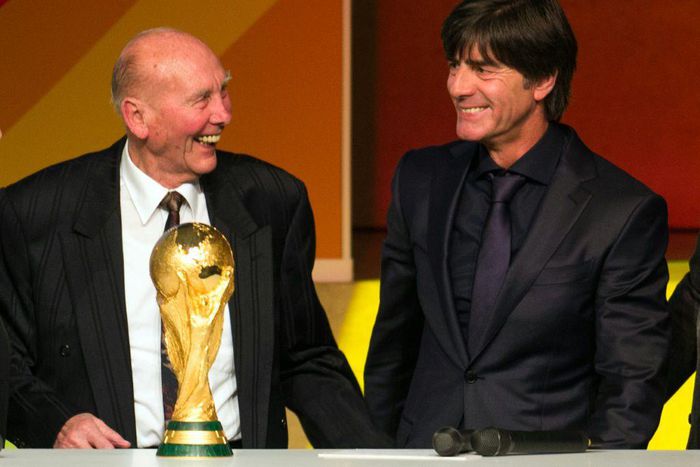 Horst Eckel, a 1954 World Cup winner, with former Germany coach Joachim Loew (R) in 2015