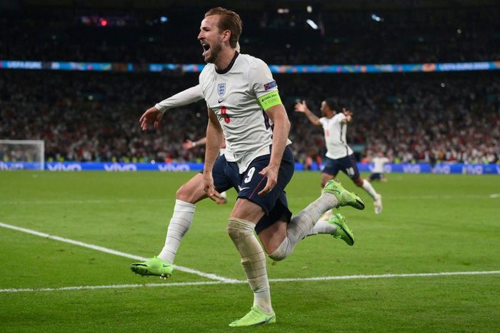 Tottenham Hotspur manager Nuno Espirito Santo says he will decide on Saturday whether England captain Harry Kane plays against the club who say they want to buy him Manchester City