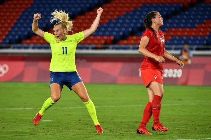 Stina Blackstenius (L) scored for the fifth time in as many matches at the Tokyo Olympics