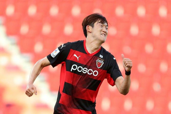 Lee Seung-mo's 25th minute strike gave Pohang a hard-fought last-16 victory at Osaka