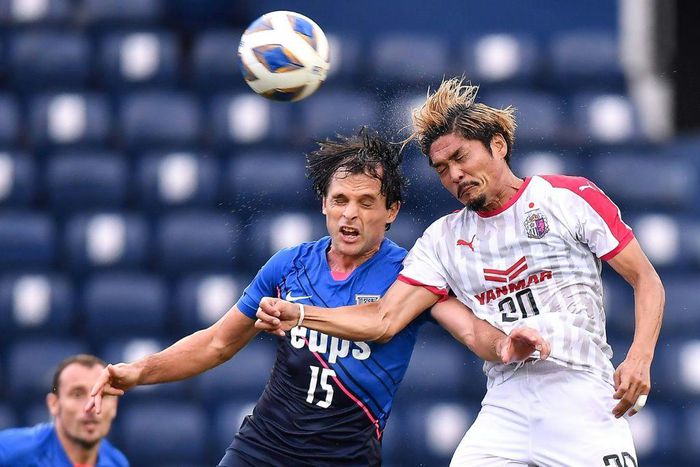 Yoshito Okubo of Cerezo Osaka outjumped Roberto of Kitchee as the Japanese club gained the point they needed to advance in the Asian Champions League