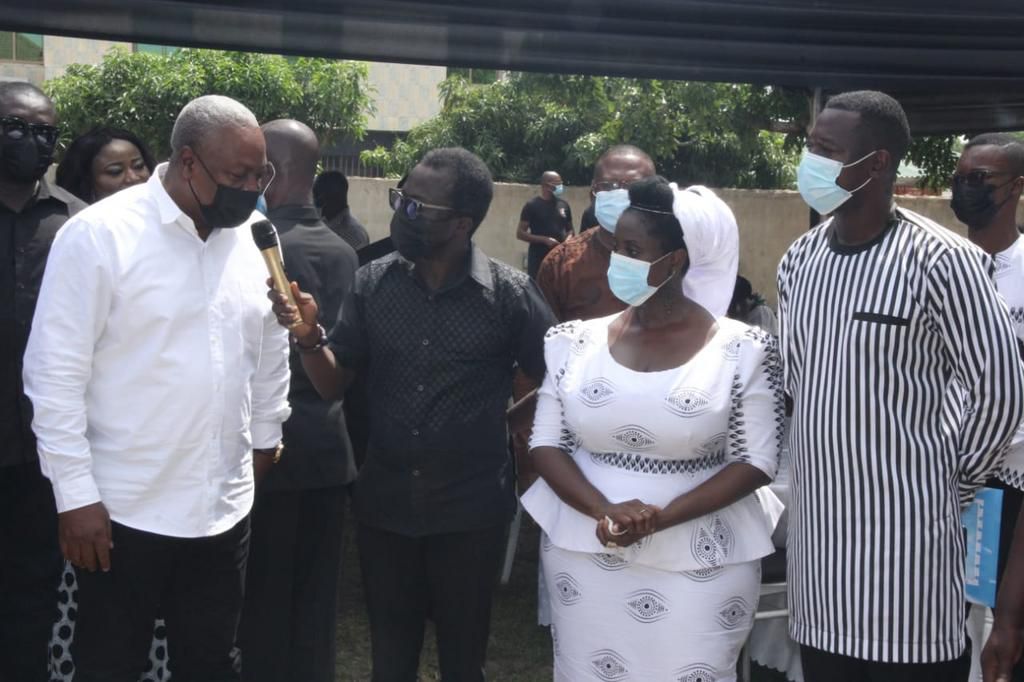 John Mahama with the Hamah family