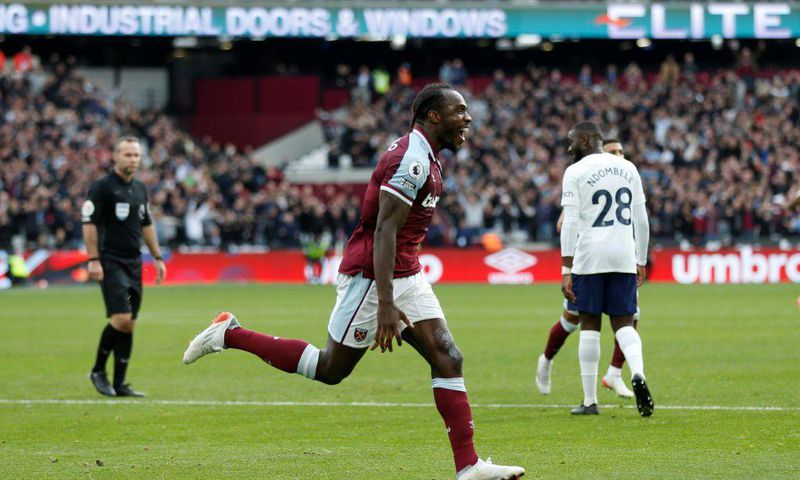 West Ham's Michail Antonio (C) celebrates scoring against Tottenham