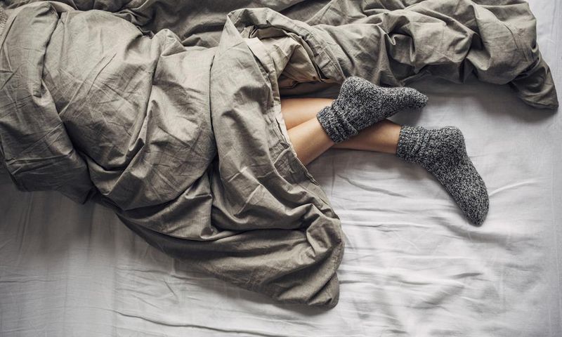 Wearing socks to bed: 5 reasons to start doing it