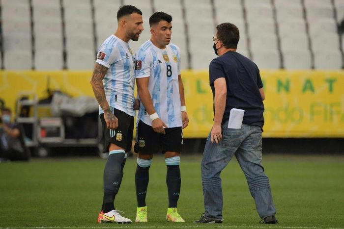 An employee of Brazil's National Health Surveillance Agency (ANVISA) argues with Argentina players Nicolas Otamendi (left) and Marcos Acuna after their World Cup qualifier with Brazil was halted on Sunday