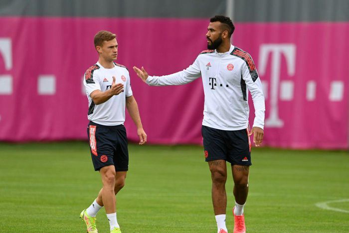 Bayern Munich has confirmed that both Joshua Kimmich (L) and Eric Maxim Choupo-Moting (R) have tested positive for Covid-19