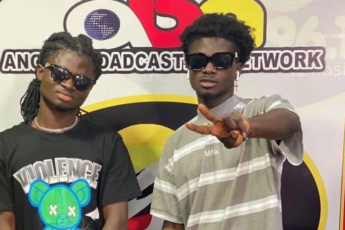 Watch the emotional moment Kuami Eugene gifted look-alike $100 on live radio