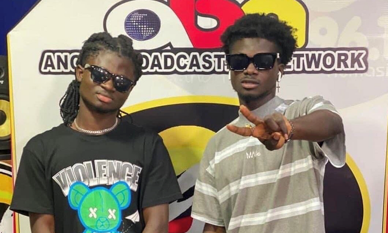 Watch the emotional moment Kuami Eugene gifted look-alike $100 on live radio