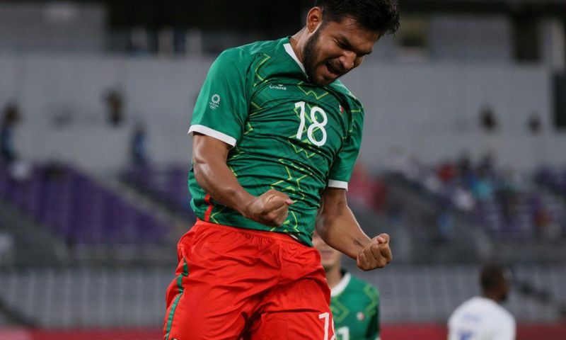 Aguirre celebrates after scoring Mexico's fourth goal