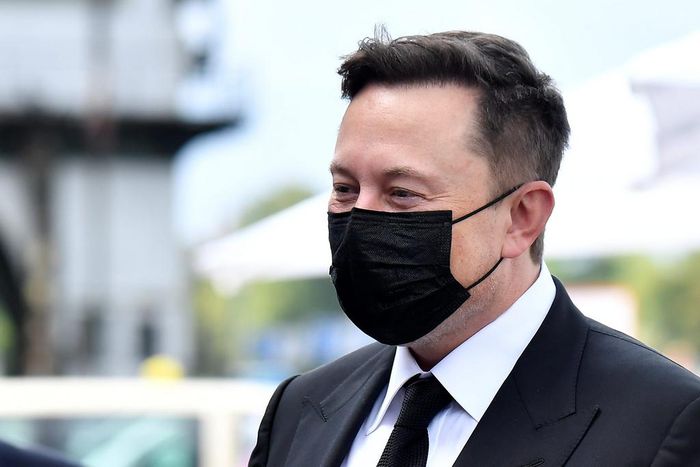 Elon Musk wears a protective mask as he arrives to attend a meeting with the leadership of the conservative CDU/CSU parliamentary group, in Berlin, Germany September 2, 2020.