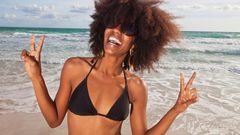 ___7579843___2017___11___10___9___Black+lady+at+the+beach