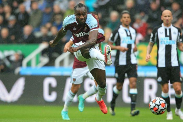 Michail Antonio (centre) equalled Paolo Di Canio's record of 47 Premier League goals for West Ham