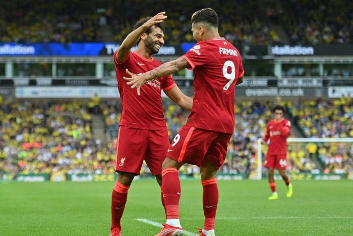 Mohamed Salah congratulates Roberto Firmino at Norwich on the opening day of the Premier League season