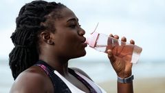 Woman drinking water(medicalnewstoday)