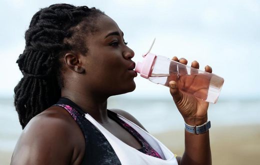 Woman drinking water(medicalnewstoday)