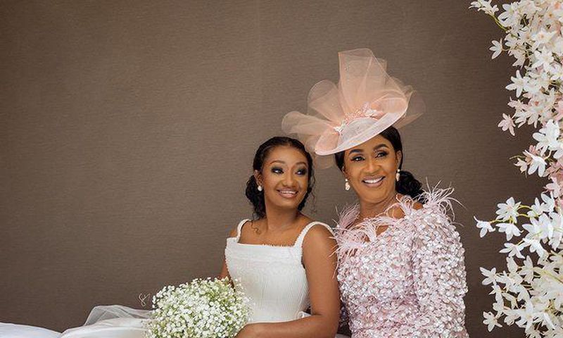 What should the mother of the bride wear? Here's your absolute guide