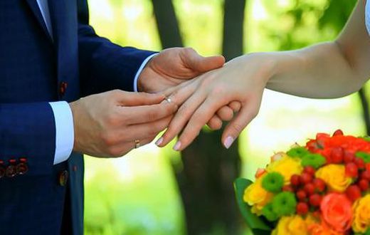 “Never marry a man who already has a child” – Lady warns with amazing reason