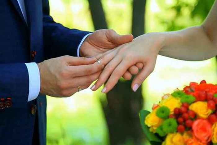 “Never marry a man who already has a child” – Lady warns with amazing reason