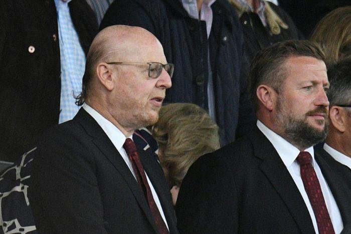 Branching into cricket - Manchester United's US co-chairman Avram Glazer (L)