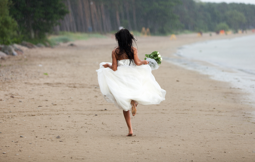 Angry bride ends marriage 10 hours after wedding as drunk groom hits her