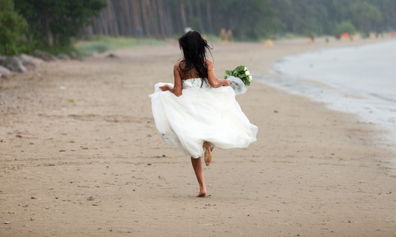 Angry bride ends marriage 10 hours after wedding as drunk groom hits her