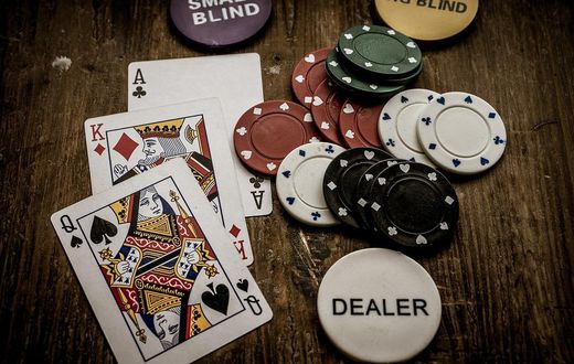 What are the most common risks when it comes to online casinos, and how to avoid them?
