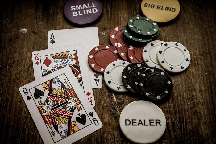 What are the most common risks when it comes to online casinos, and how to avoid them?