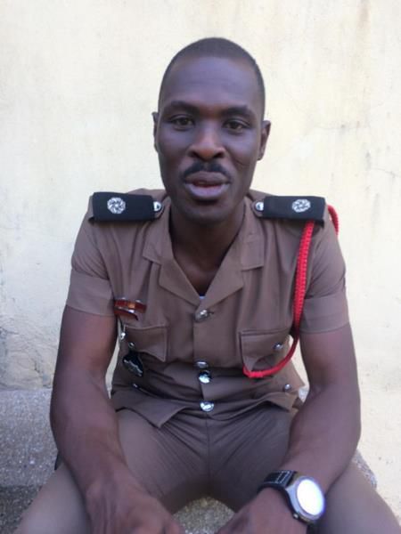 Fire service officer drowns & dies while rescuing 3 men from a well (videos)
