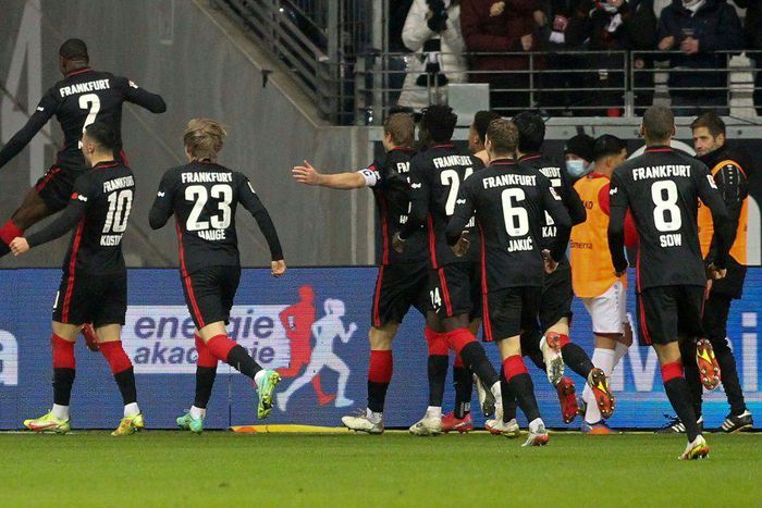 Eintracht Frankfurt came from behind to beat Bayer Leverkusen on Sunday