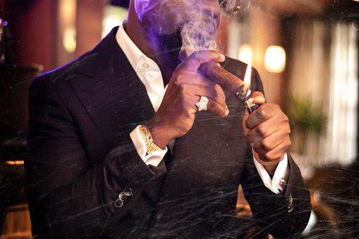 Sarkodie smoking cigar