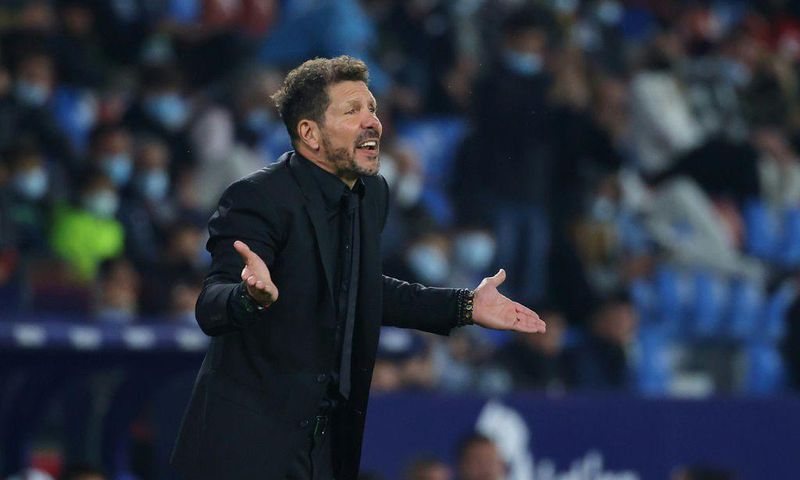 Atletico Madrid coach Diego Simeone was sent off in his team's 2-2 draw with Levante on Thursday.