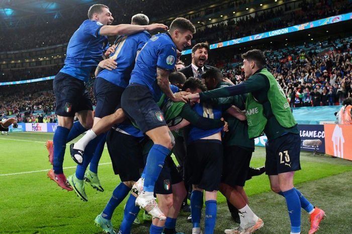 Italy players celebrate after beating Spain on penalties in their Euro 2020 semi-final at Wembley