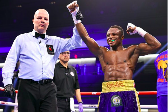 Isaac Dogboe beats Christopher Diaz in Las Vegas bout