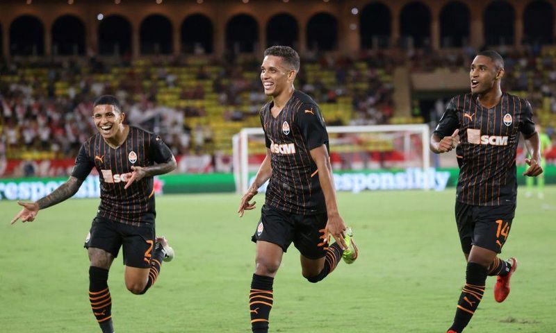 Pedrinho (C) celebrates scoring his second Shakhtar Donestk goal since joining from Benfica