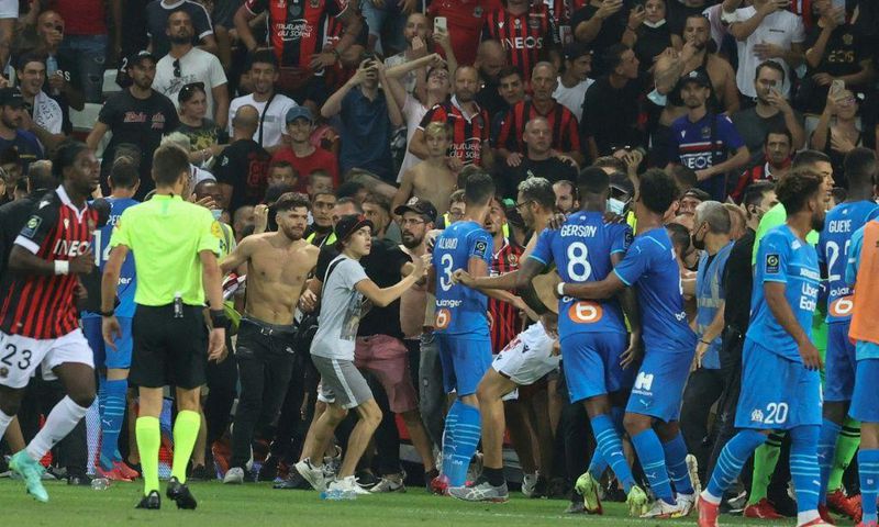 The match between Nice and Marseille was halted in the 75th minute as bottles were thrown and fans invaded the pitch