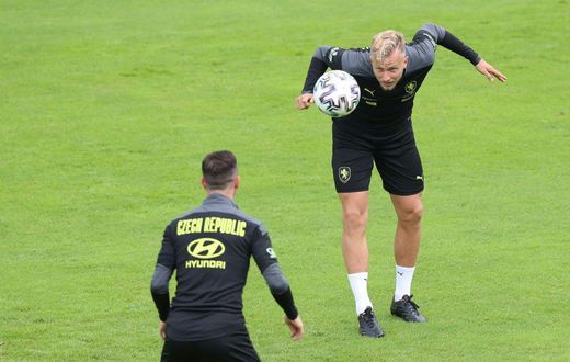 Barak (R) and the Czech Republic are looking to reach the semi-finals of a major tournament for the first time since 2004