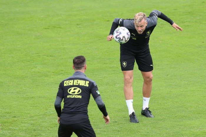 Barak (R) and the Czech Republic are looking to reach the semi-finals of a major tournament for the first time since 2004