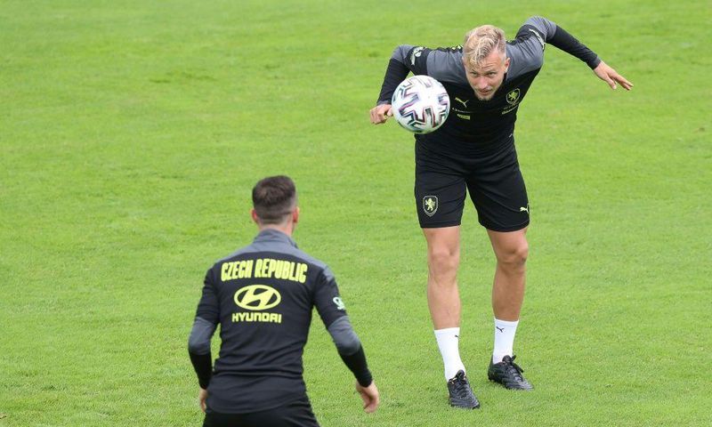 Barak (R) and the Czech Republic are looking to reach the semi-finals of a major tournament for the first time since 2004