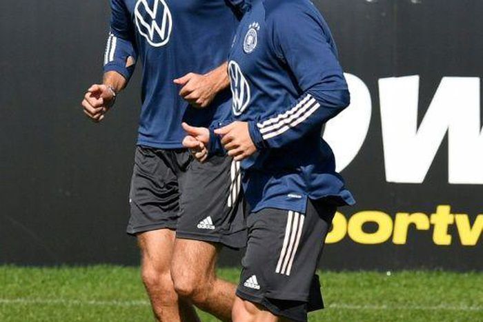 Leon Goretzka (L) and Joshua Kimmich have both signed long-term deals at Bayern Munich