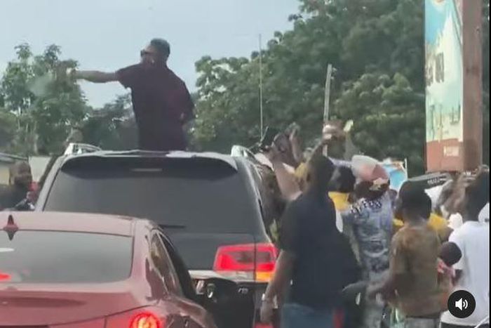 Shatta Wale sprays cash in Ada