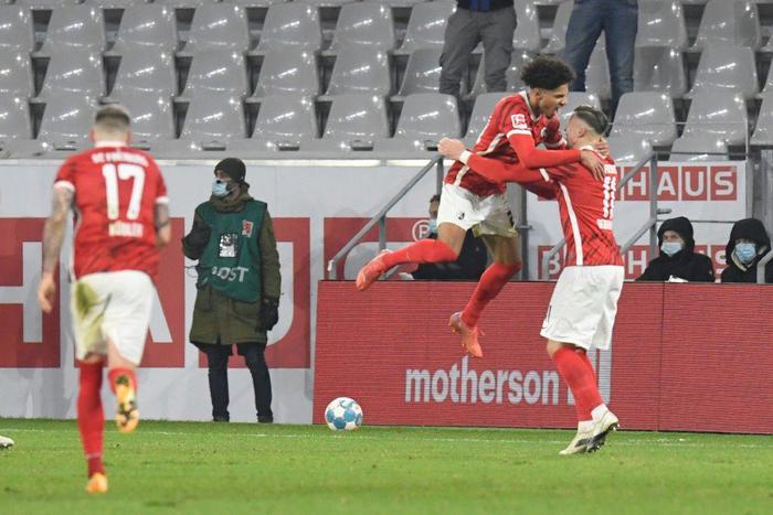 Kevin Schade (C) celebrates scoring Freiburg's winning goal on Sunday