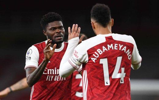 ‘Give the armband to Partey’ – Arsenal fans call for Ghana midfielder to replace Aubameyang as captain