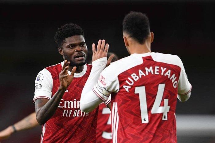 ‘Give the armband to Partey’ – Arsenal fans call for Ghana midfielder to replace Aubameyang as captain